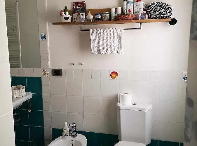 Stanza Il Melo In Fiore 홈스테이 페라라